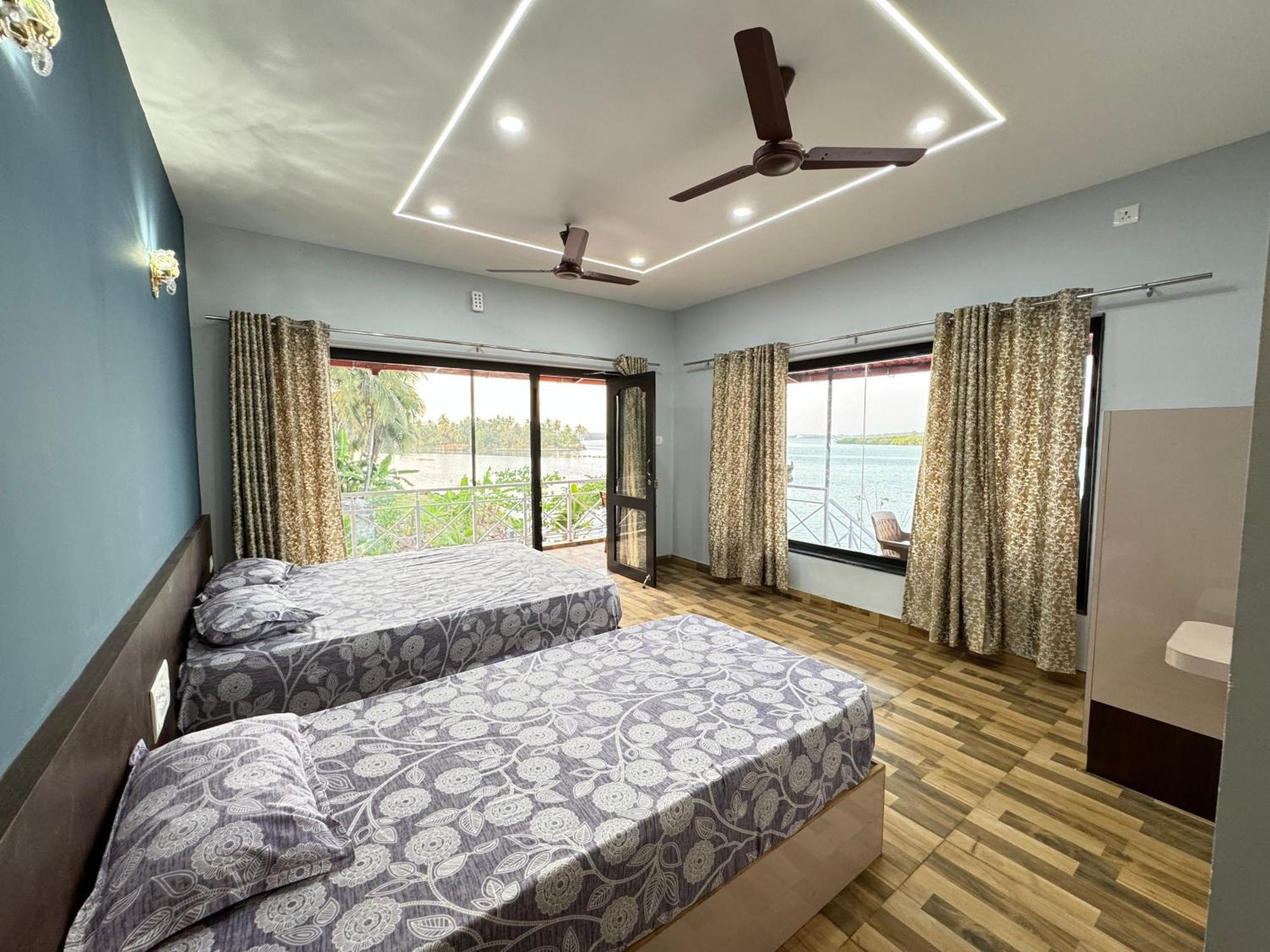 The Glasswater By The Backwater Homestay Kalyānpur Exterior foto